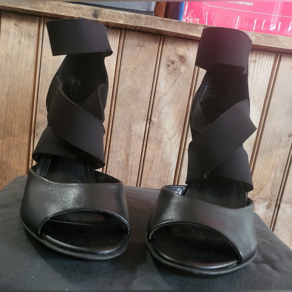 Women's US 5.5 Kenneth Cole strapped high heel
